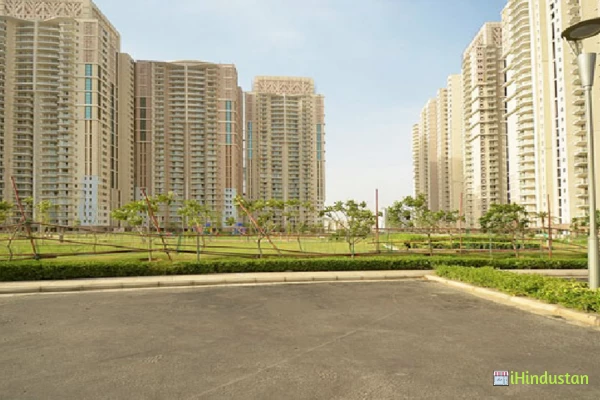 4 BHK Service Apartments in DLF Park Place for Rent